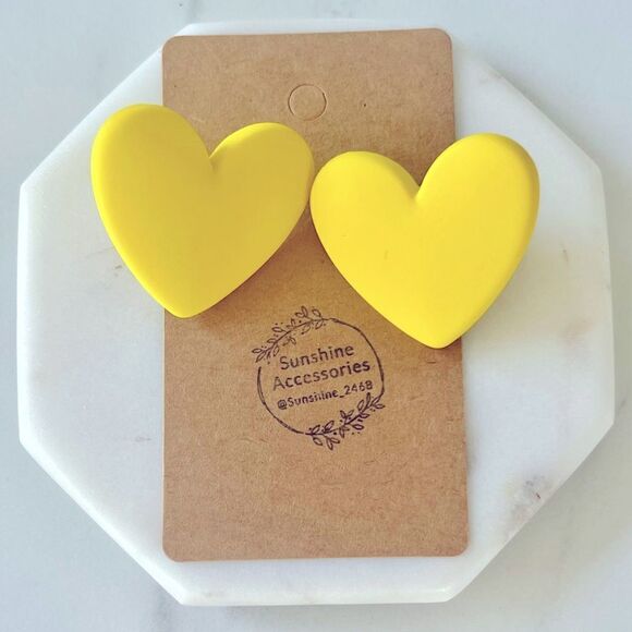 5/$25 RED HEART EARRINGS - Picture 4 of 5